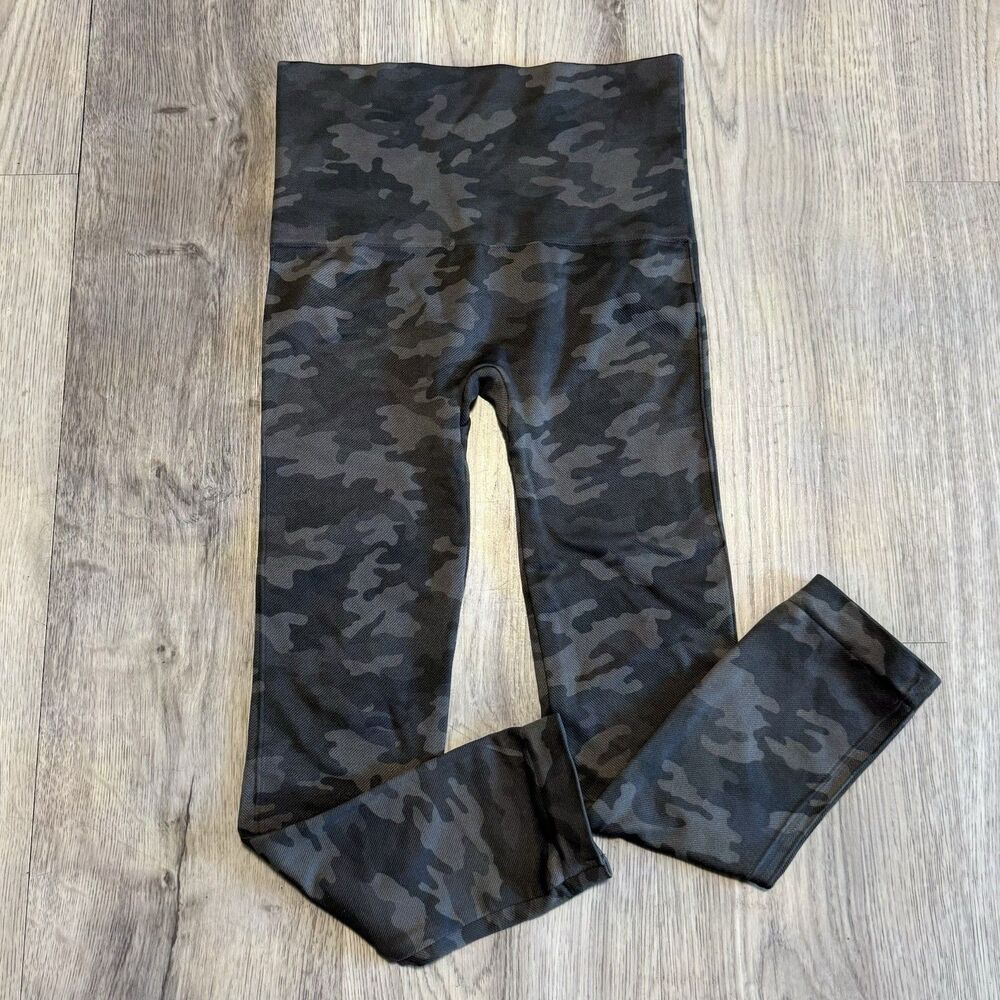 Spanx Women’s Black And Grey Seamless Look At Me Now Camo Leggings Size Small